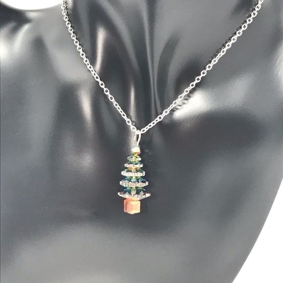🎄 Christmas Tree Necklace 🎄 - Picture 5 of 8